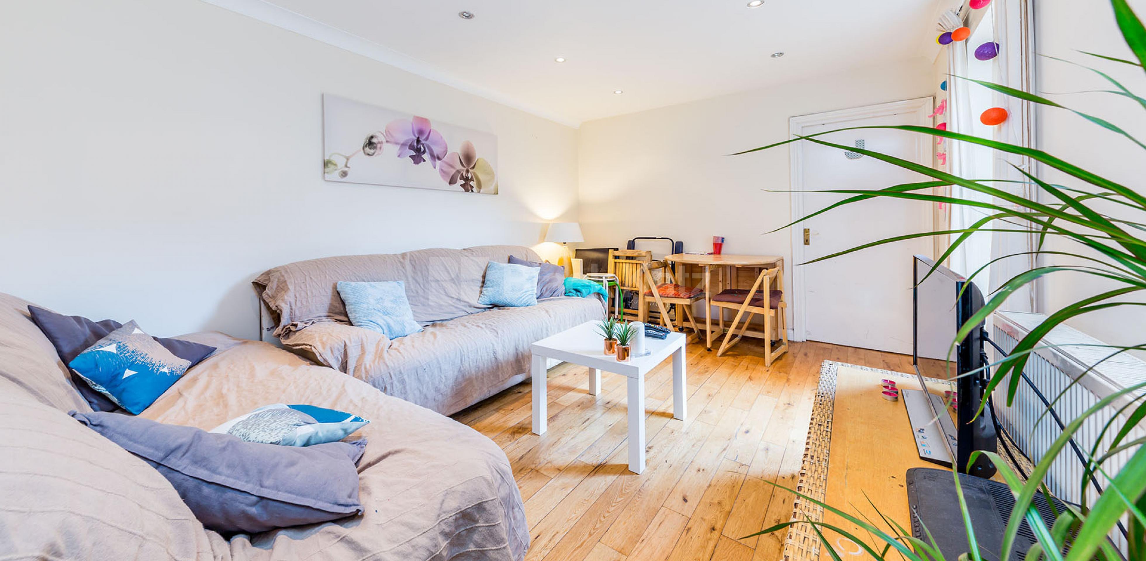 Four double bedrooms large lounge modern kitchen - mins to tube & shops. Williamson Street, Holloway N7